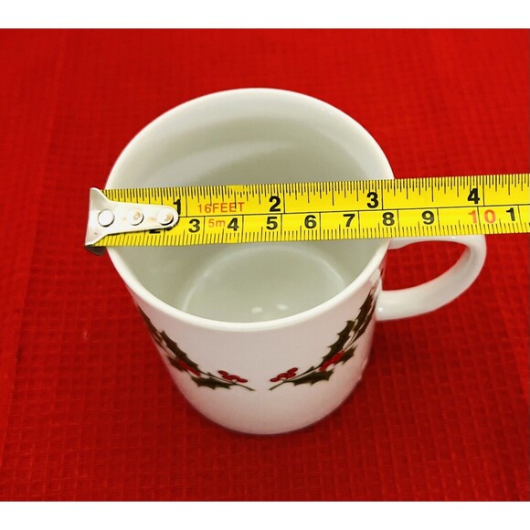 Vintage Christmas Holly Fine Porcelain Mug Made In Japan - Picture 5 of 6